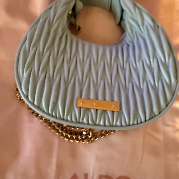 Aldo Sky Blue Quilted Shoulder Bag with Gold Chain - Picture 4 of 5